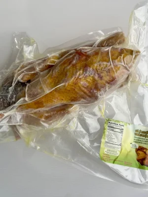 ELBE FOODIE - FROZEN HERBAL STEAMED CHICKEN 900-1000GR (GÀ Ủ MUỐI THẢO MỘC NGUYÊN CON CHÍN SẲN - TẶNG KÈM SAUCE CHẤM)